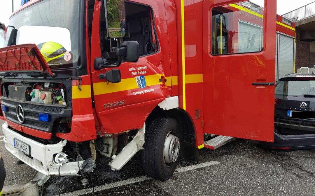 Verkehrsunfall mit einem Löschfahrzeug