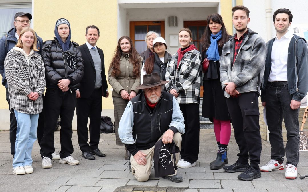 Gegen das Vergessen: Stolpersteine erinnern an menschliche Schicksale – Schülerinnen und Schüler