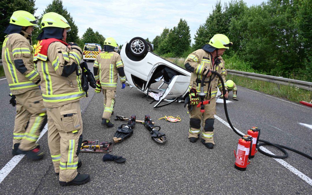 PKW überschlug sich auf Bundesstraße