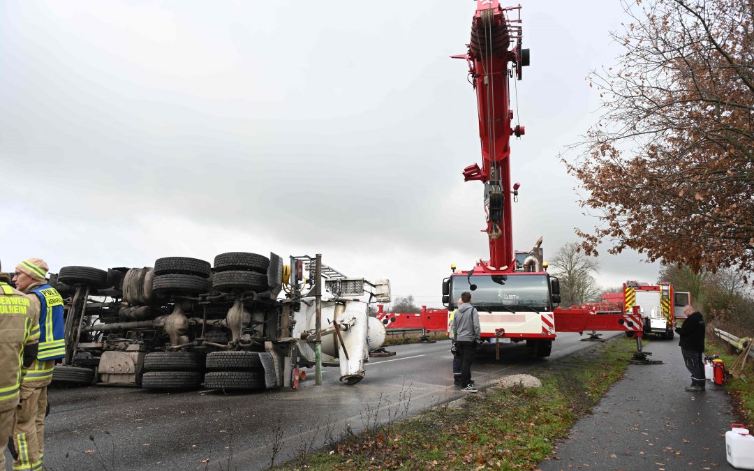 Pressemitteilung: Betonmischer umgekippt