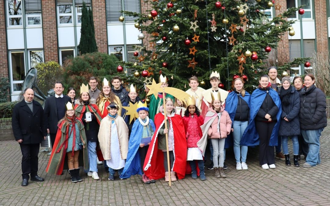 Sternsinger bringen Segen ins Rathaus