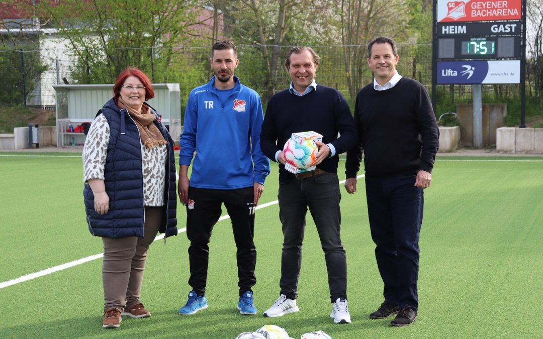 Der Ball rollt wieder über das gesamte Feld – Flutschaden auf dem Kunstrasenplatz beseitigt