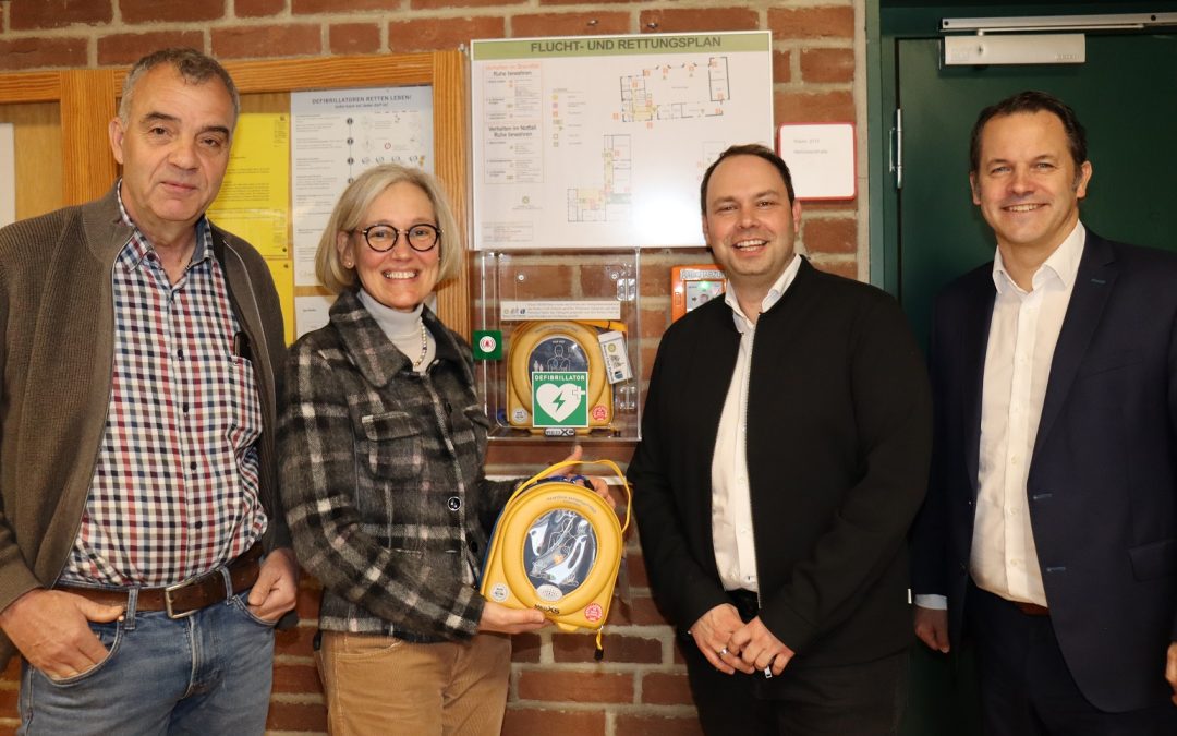 Rotary Club Pulheim überlässt der Stadt acht Defibrillatoren