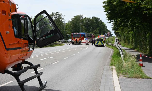 Radfahrer frontal von PKW erfasst – Rettungshubschrauber im Einsatz